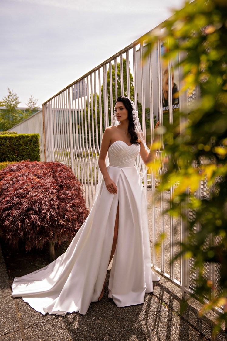 Κλασικό νυφικό σατέν φόρεμα Σταρ