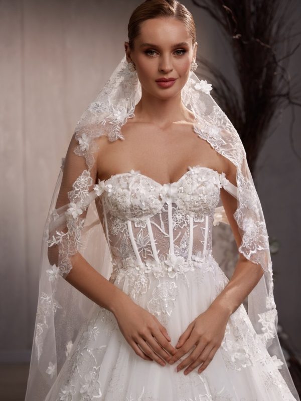 Υπέροχος κορσές στο νυφικό φόρεμα.