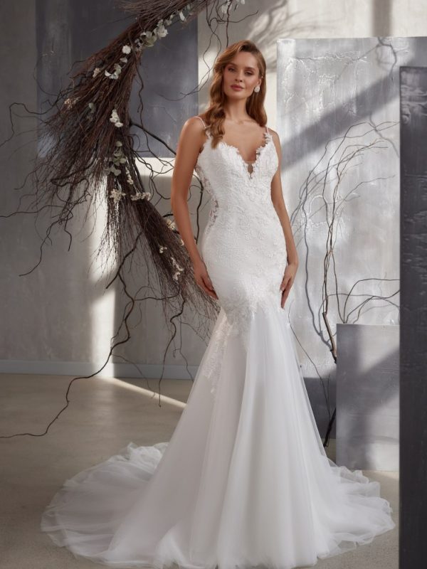 Γοργόνα νυφικό με τιράντες.