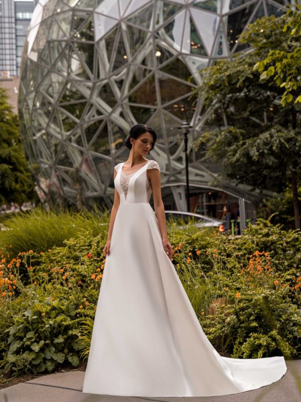 Κομψό νυφικό σε Α γραμμή.