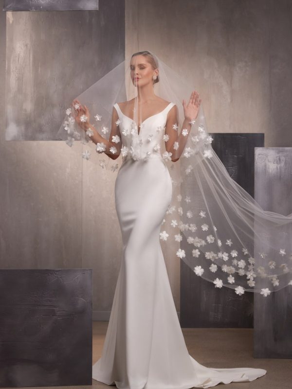 Εντυπωσιακό νυφικό τύπου γοργονέ με ανοιχτή πλάτη.