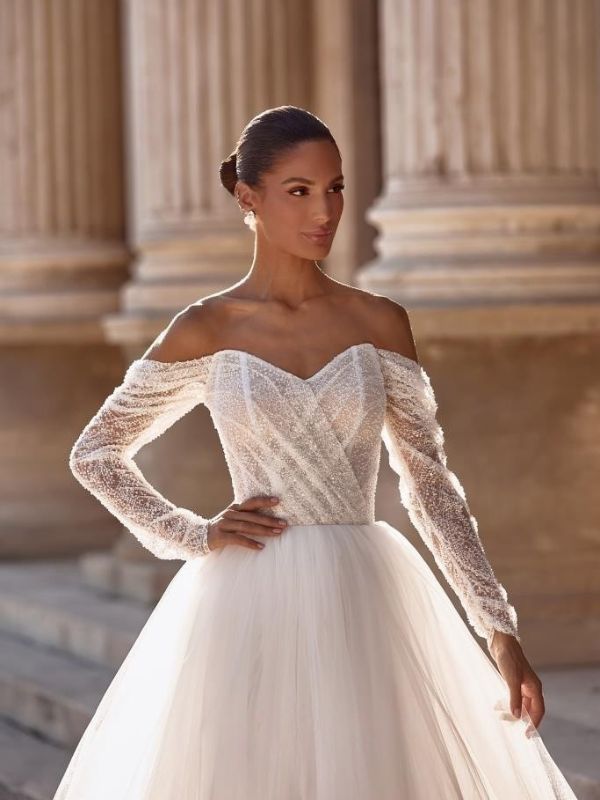 Analafro nyfiko me idiaitero korse kai manikia