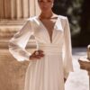 nyfiko-adele-a-line-makria-manikia-anoichti-plati-catwalk-brides