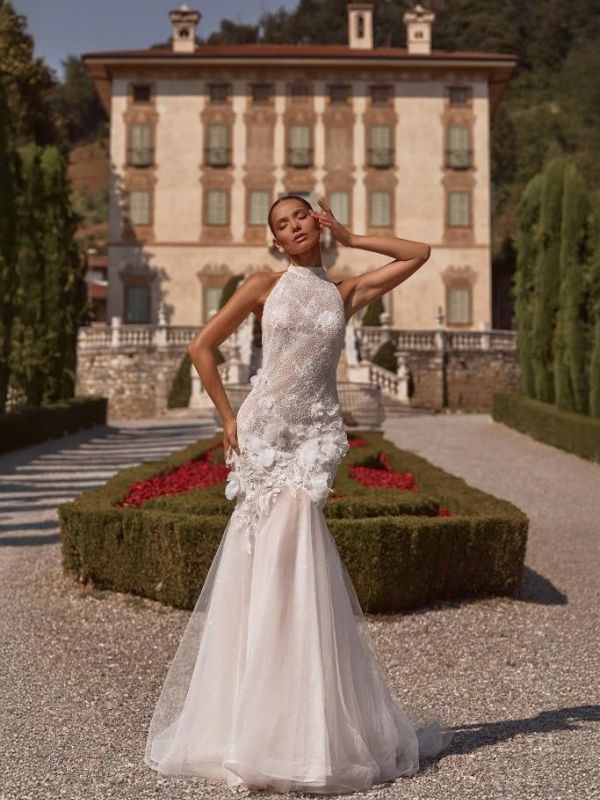 nyfiko gorgona bergamo premium-3d-flowers-mermaid-style-catwalk-brides