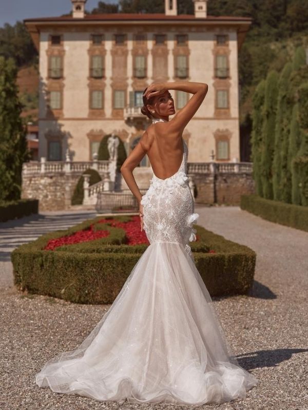 nyfiko-bergamo-long-train-3d-floral-details-catwalk-brides
