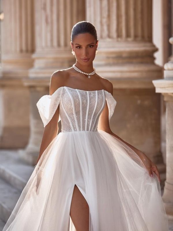 koda-nyfiko-ameliya-diafanis-korse-mpalenes-off-the-shoulder-decolte-catwalk-brides