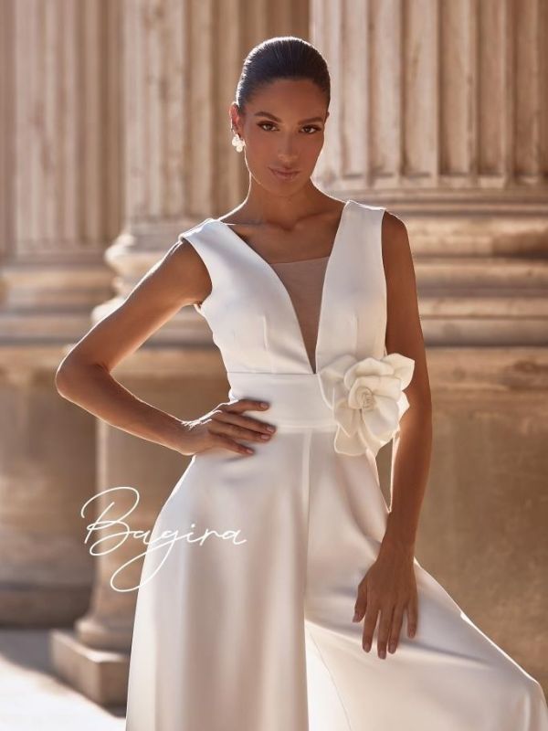 koda-nyfiki-forma-bagira-v-neck-illusion-nude-3d-floral-detail-catwalk-brides