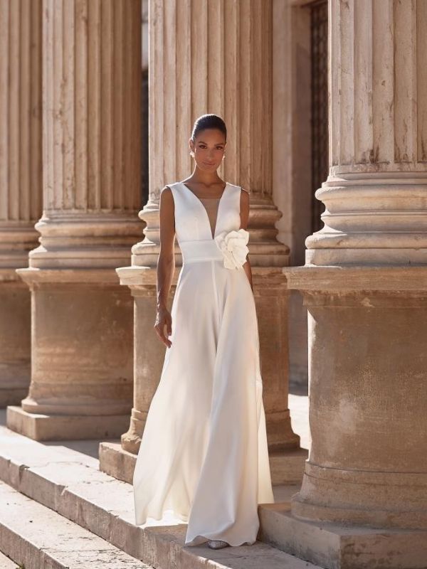 nyfiki-olosomi-forma-bagira-crepe-v-neck-backless-catwalk-brides
