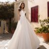 saten-nyfiko-glen-v-neck-me-fiogko-catwalk-brides