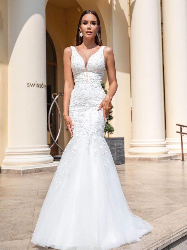 nyfiko-margaret-mermaid-v-neck-bousto-catwalk-brides