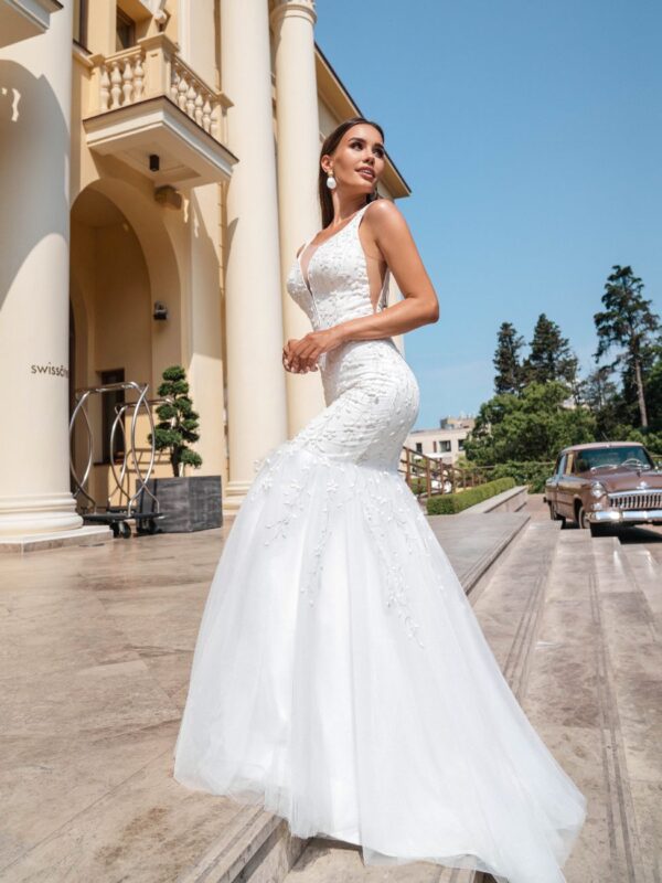 gorgone-nyfiko-margaret-3d-floral-kenthma-catwalk-brides