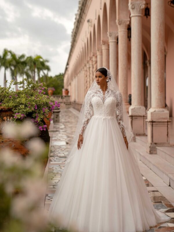 vasiliko-nyfiko-mira-ballgown-me-makria-manikia-catwalk-brides