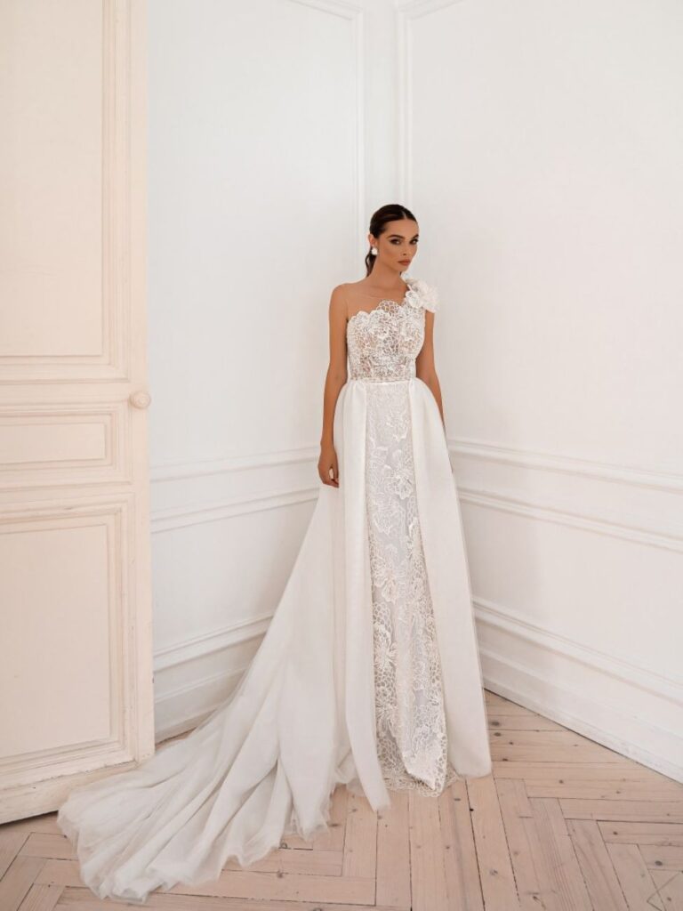 nyfiko-primrose-me-prosthethei-fousta-overskirt-catwalk-brides