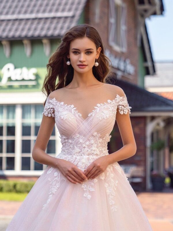 romantiko-nyfiko-rosa-floral-dantela-mpez-roz-mpoysto